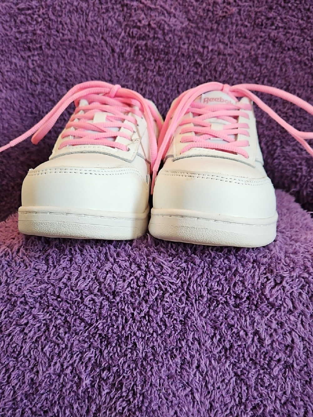 Reebok Womens White And Pink Sneakers with Pink Laces